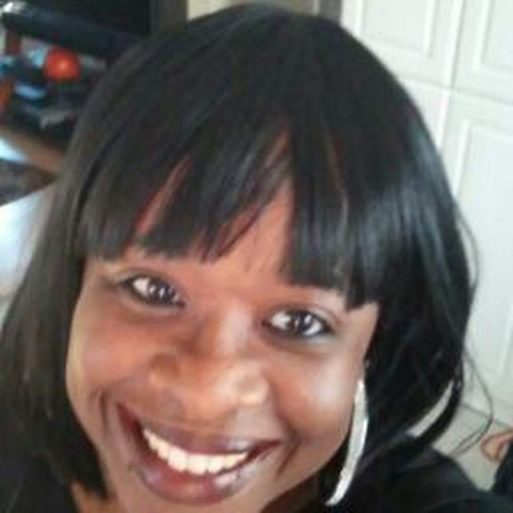 Meet your Posher, Akia